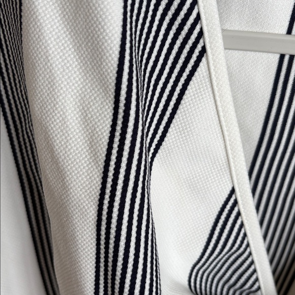 Bishop + Young Twist-Front Top - Picture 6 of 7